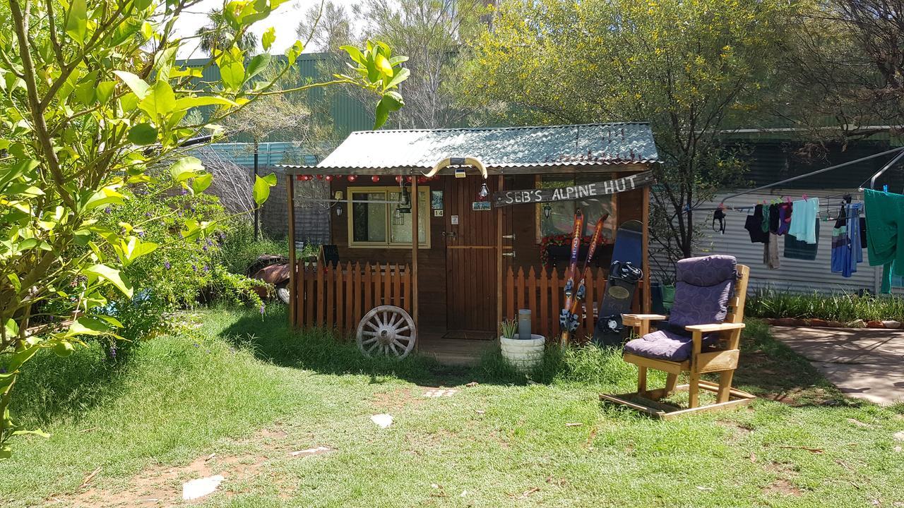 Alice'S Secret Travellers Inn Alice Springs Exterior photo